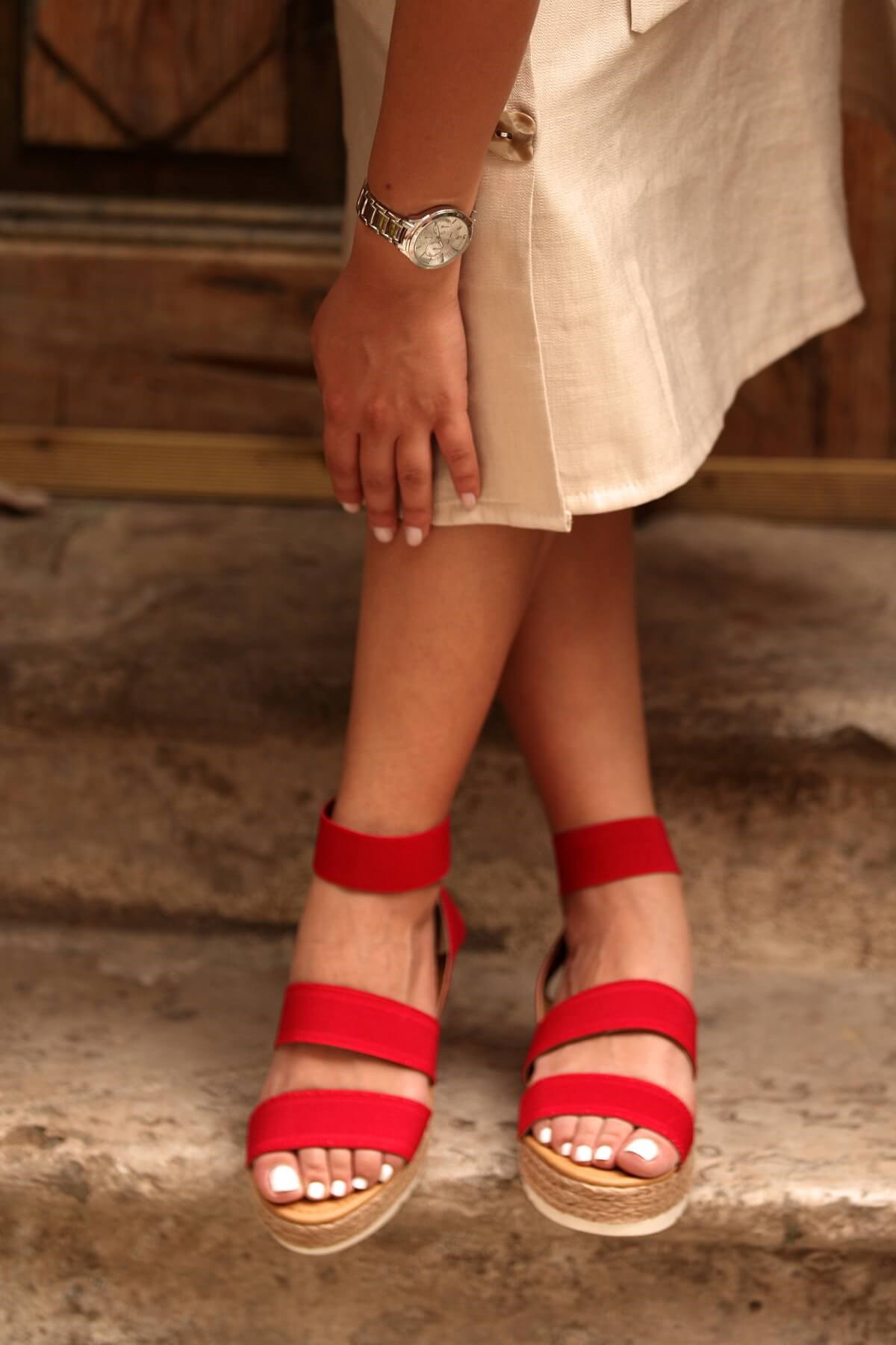 Ornella Kırmızı Lastikli Dolgu Taban Sandalet